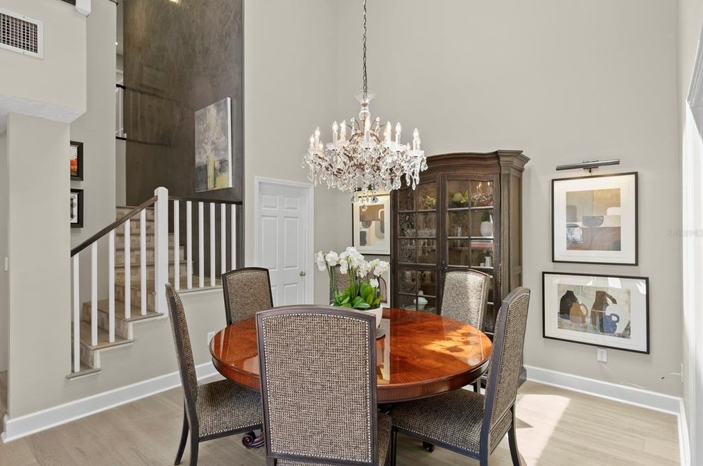 3133 Lk Ellen Dr, Tampa FL 33618-3600 exterior