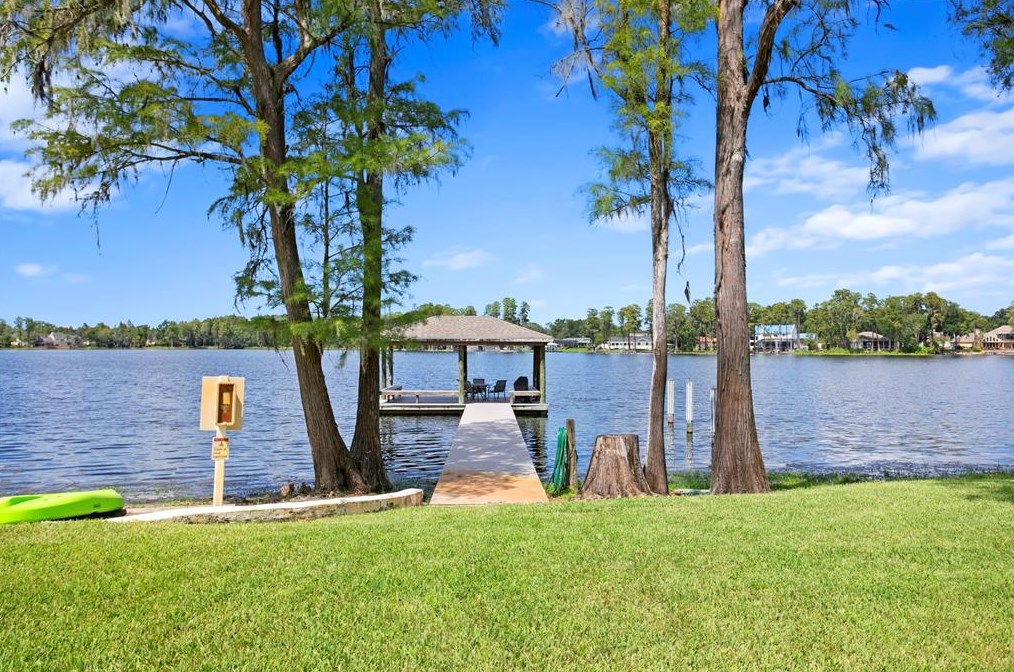 3133 Lk Ellen Dr, Tampa FL 33618-3600 exterior