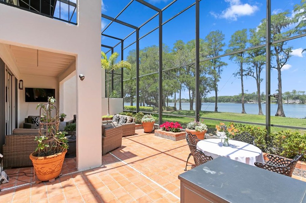 3133 Lk Ellen Dr, Tampa FL 33618-3600 exterior