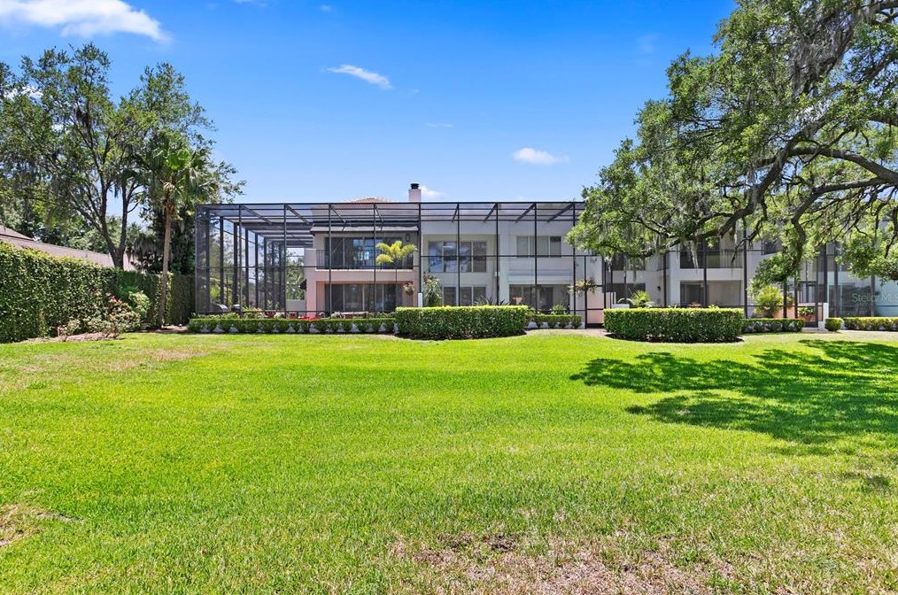 3133 Lk Ellen Dr, Tampa FL 33618-3600 exterior