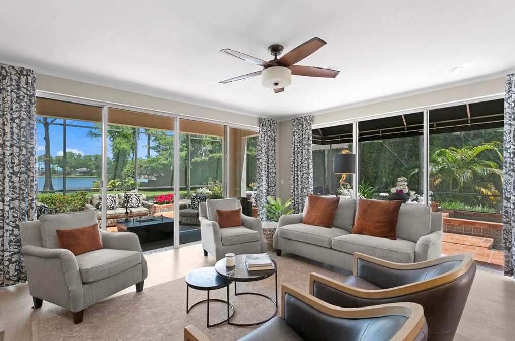 3133 Lk Ellen Dr, Tampa FL 33618-3600 exterior