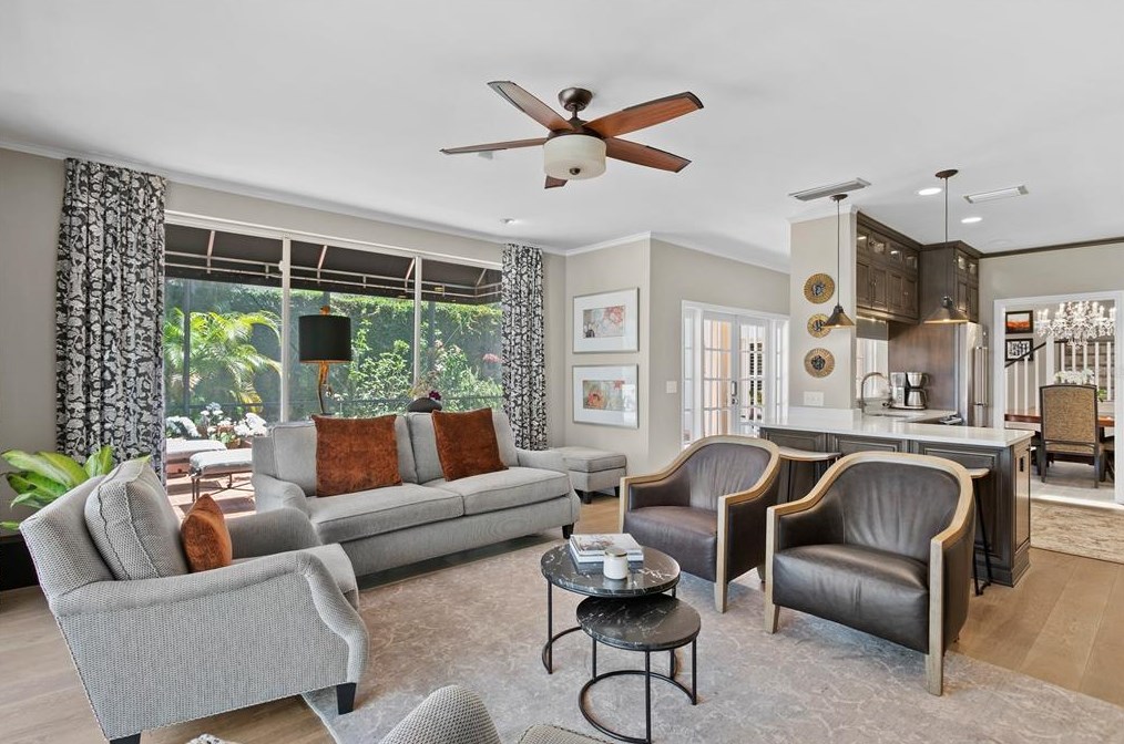 3133 Lk Ellen Dr, Tampa FL 33618-3600 exterior