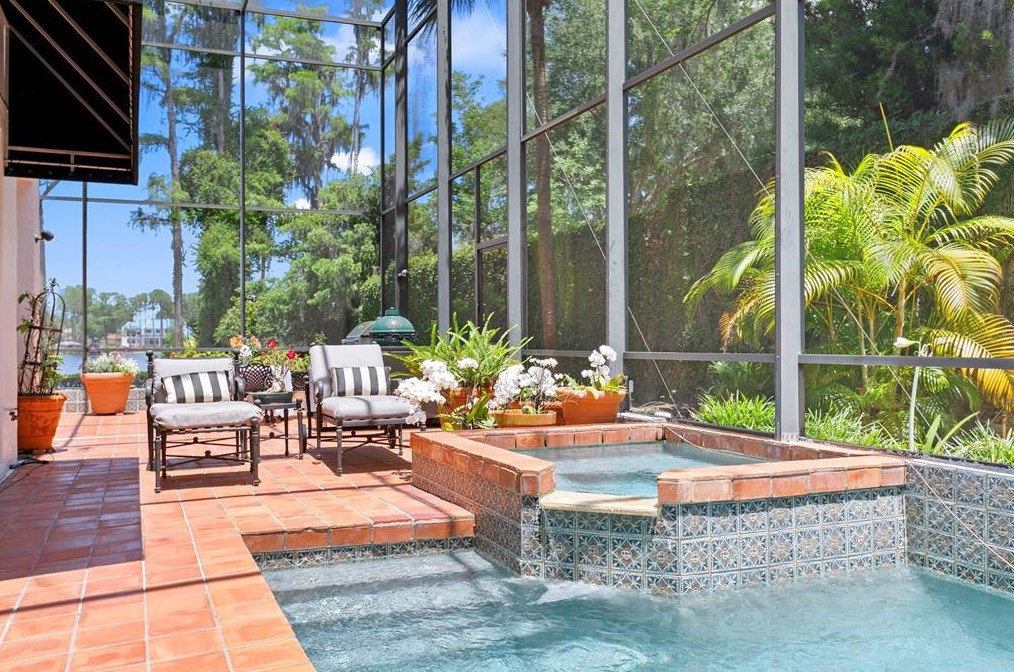 3133 Lk Ellen Dr, Tampa FL 33618-3600 exterior