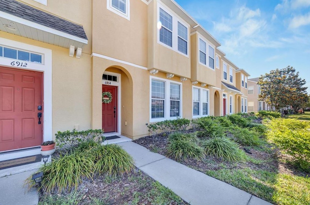 6914 Towering Spruce Dr, Riverview, FL 33578-8865