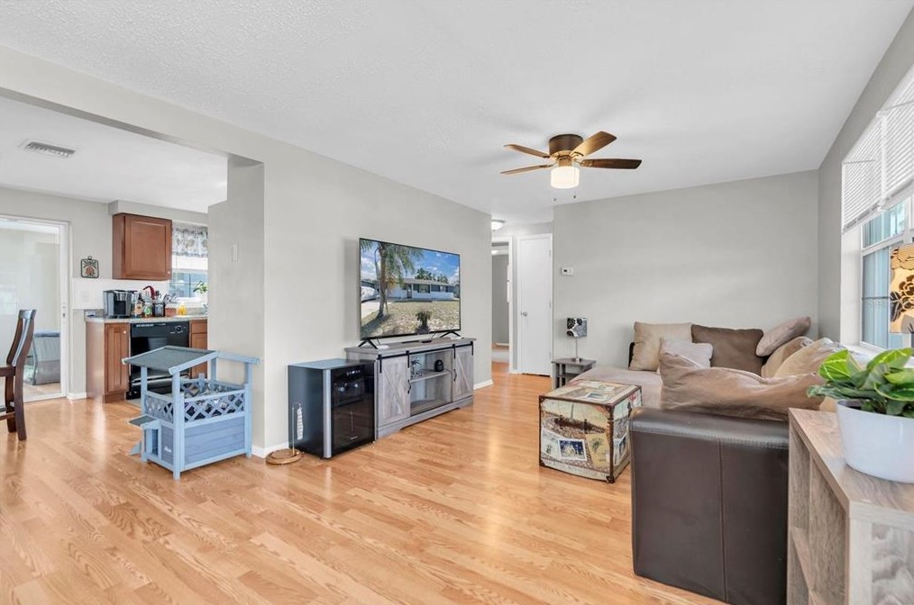 2446 Chancery Dr, Tarpon Springs FL  34690-3917 exterior