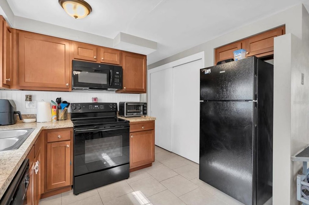 2446 Chancery Dr, Tarpon Springs FL  34690-3917 exterior