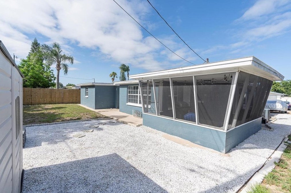 2446 Chancery Dr, Tarpon Springs FL  34690-3917 exterior