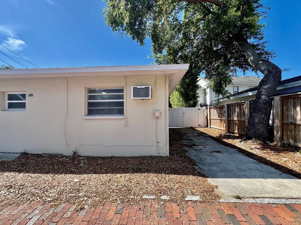 811 20th Ave, Saint Petersburg, FL 33704-4245