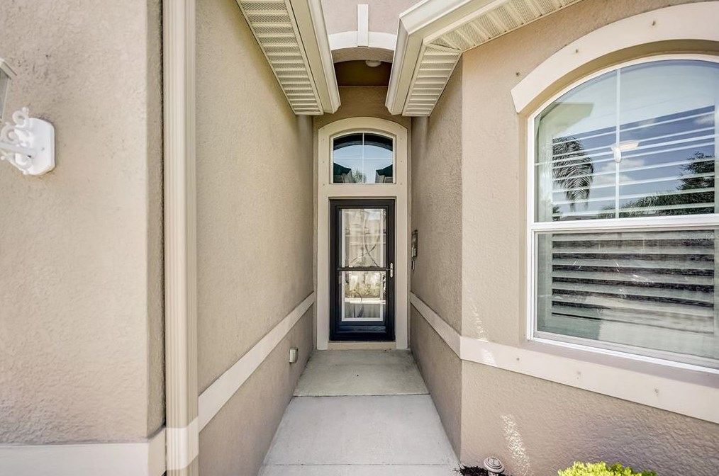 2212 Vista Greens Dr, Ruskin, FL 33573