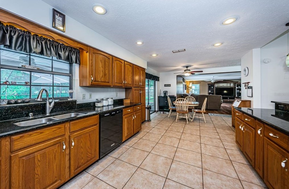 4522 Horseshoe Lake Way, Plant City FL  33565-5386 exterior