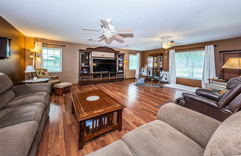 4522 Horseshoe Lake Way, Plant City FL  33565-5386 exterior