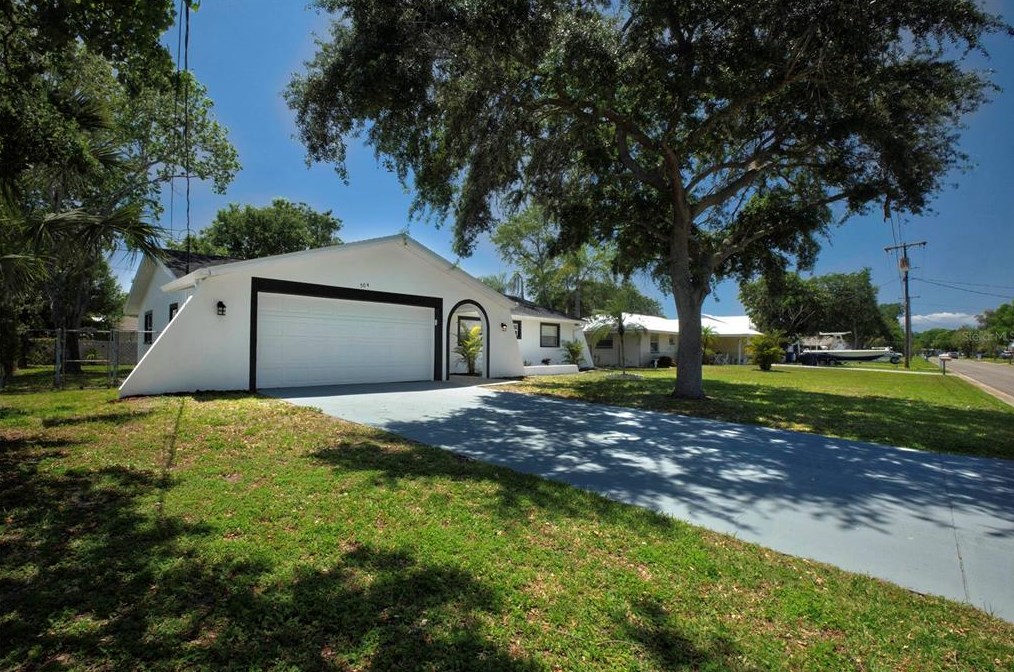 504 Firefly Ln, Ruskin, FL 33572