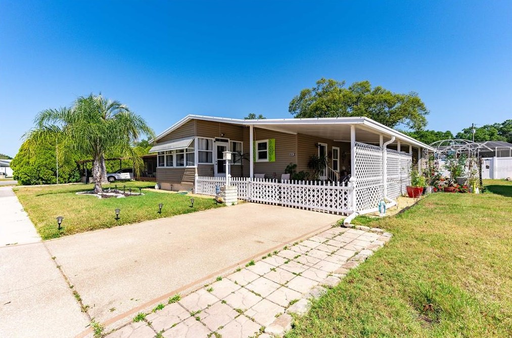 36341 Bonney Dr, Zephyrhills FL 33541-0784 exterior