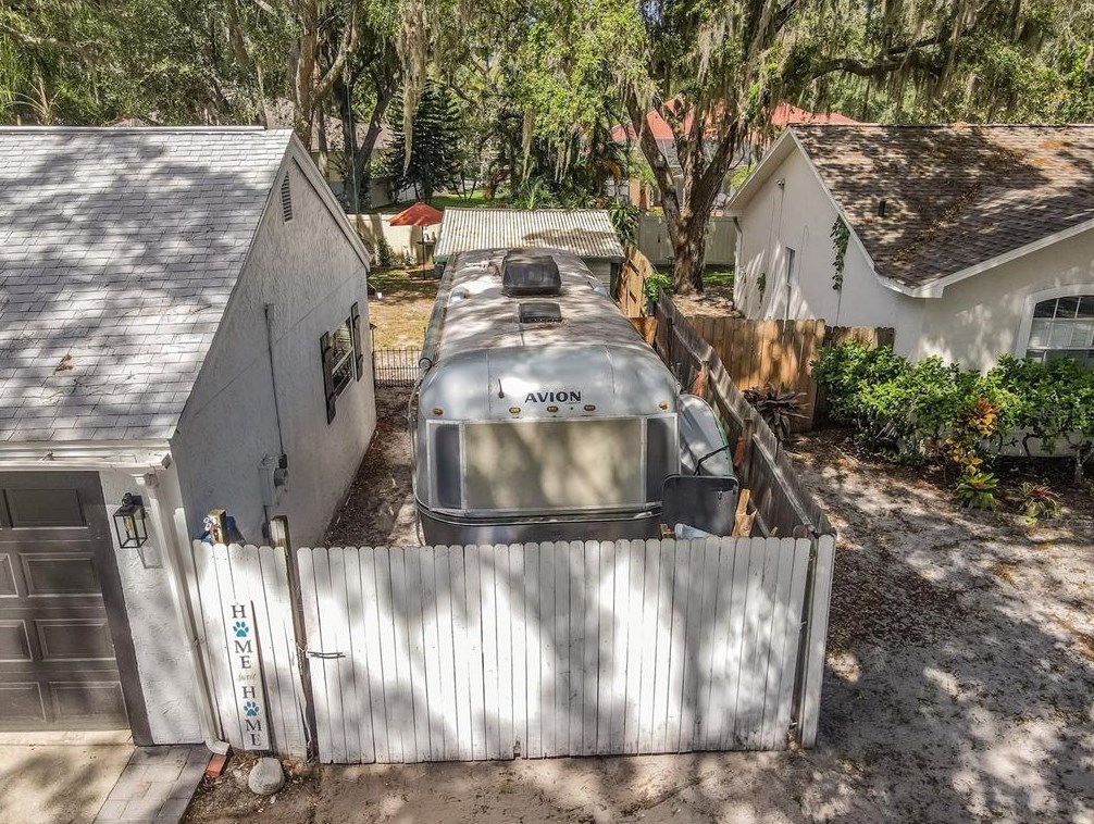 516 Emberwood Dr, Brandon FL  33511-7960 exterior