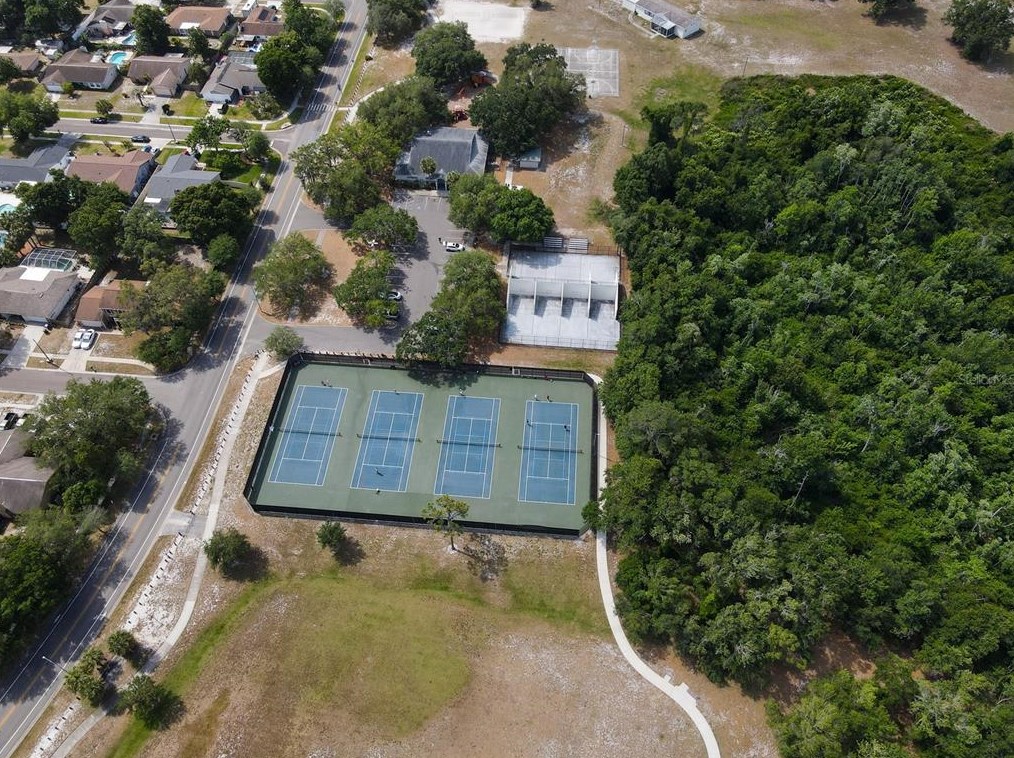516 Emberwood Dr, Brandon FL  33511-7960 exterior