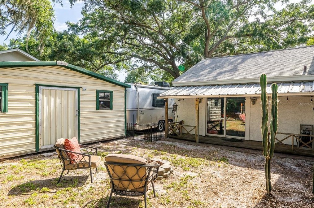 516 Emberwood Dr, Brandon FL  33511-7960 exterior