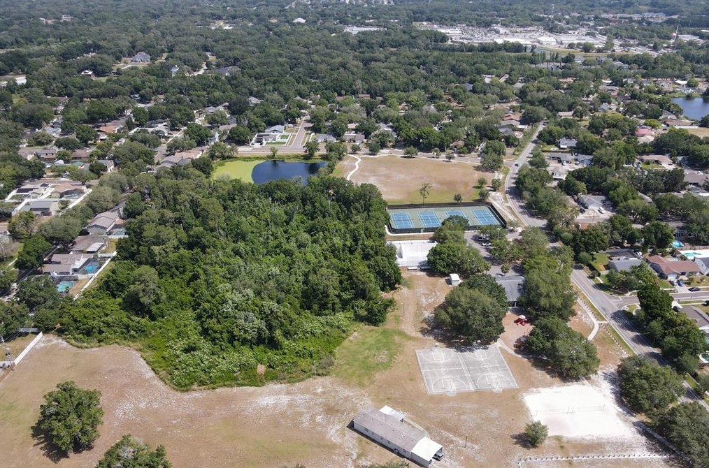 516 Emberwood Dr, Brandon FL  33511-7960 exterior