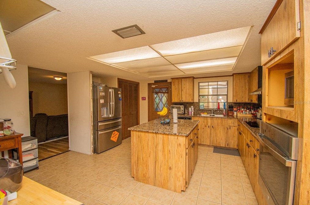 4805 Bugg Rd, Plant City FL  33567-2548 exterior