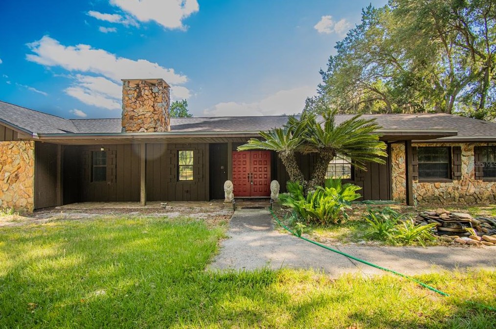 4805 Bugg Rd, Plant City, FL 33567-2547
