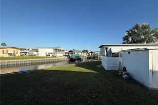 116 W St Johns Wy, Apollo Beach, FL 33572 - Photo 4