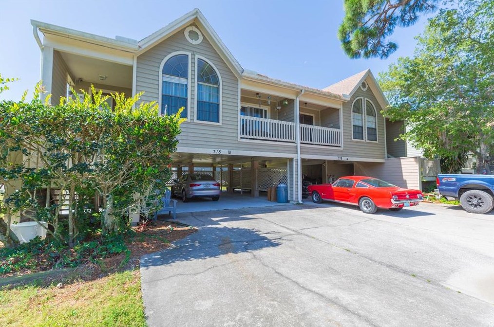 718 Ohio Ave, Palm Harbor, FL 34683-4271