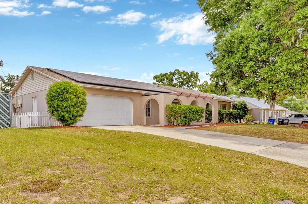 805 Strawberry Ln, Brandon, FL 33511-7533