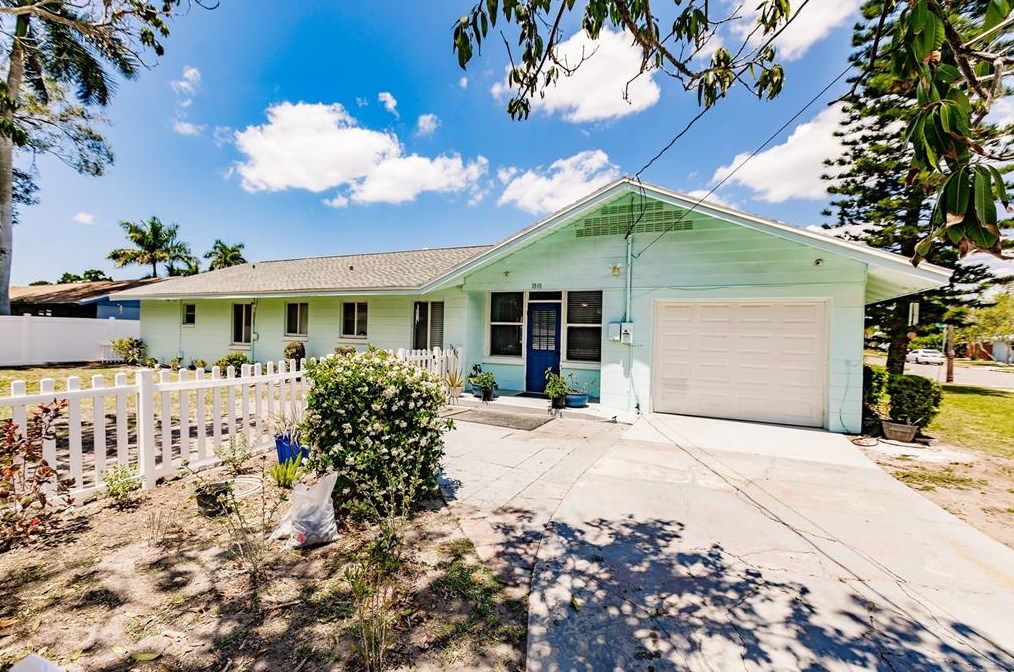 1838 1st Ave, Bradenton FL  34208-1404 exterior