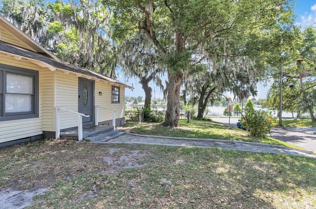 1027 Lime St, Lakeland FL  33815-4351 exterior