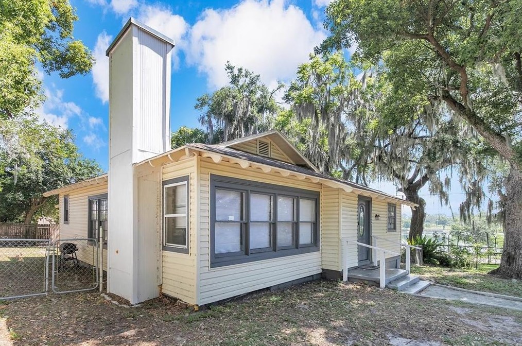 1027 Lime St, Lakeland FL  33815-4351 exterior