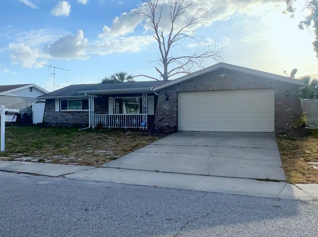 8911 Goshen Ln, Port Richey, FL 34668-5636