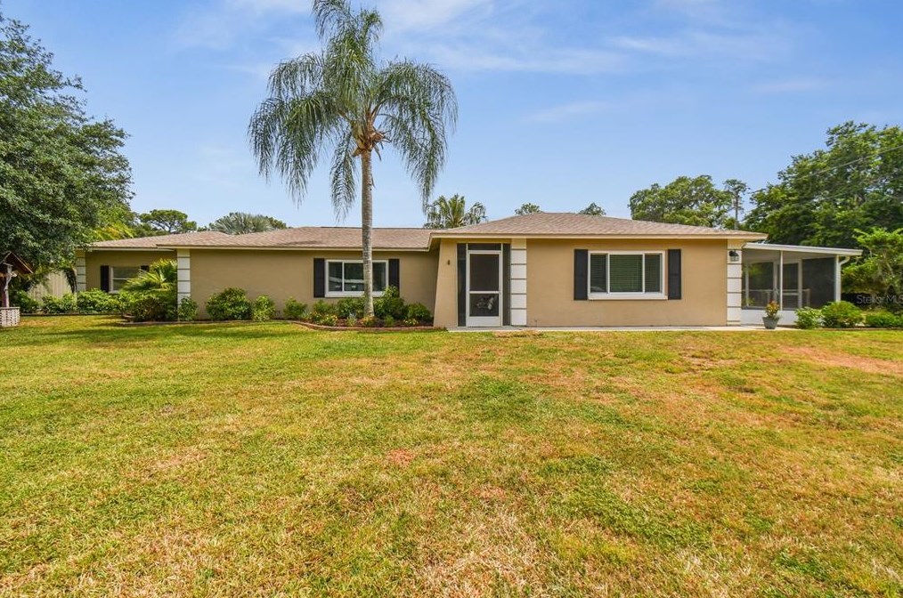 17644 Dogwood Dr, Lutz, FL 33558