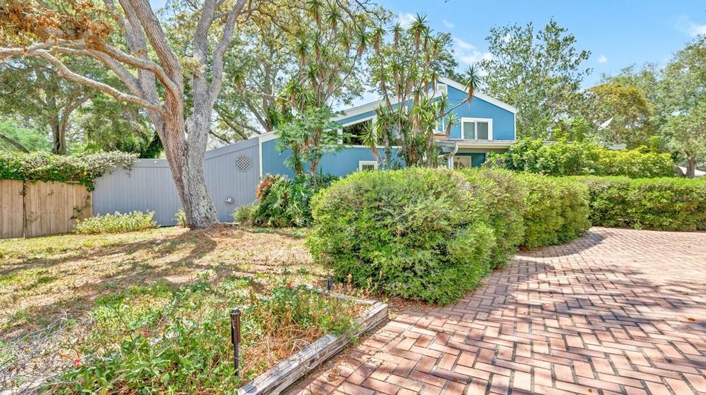 10288 Nina St, Largo, FL 33778