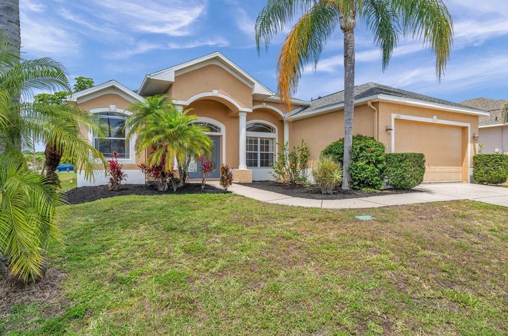1721 Canoe Dr, Lutz, FL 33559