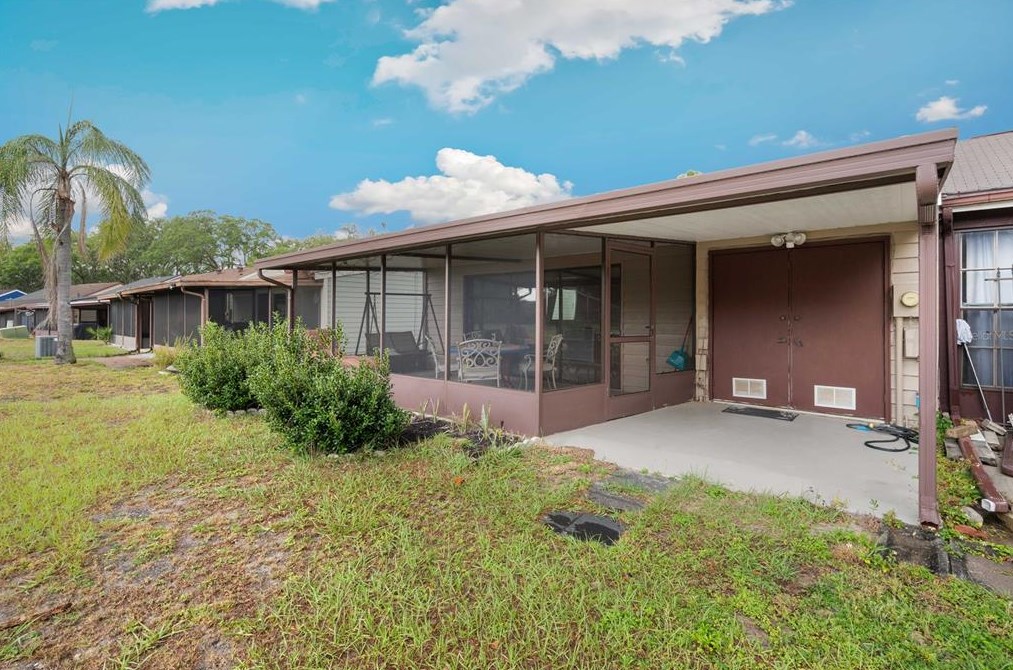 35138 Whispering Oaks Blvd, Dade City FL  33523-8961 exterior