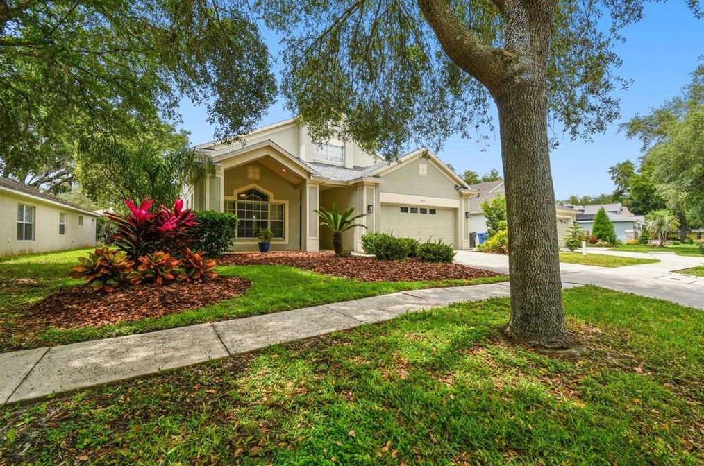 6125 Gannetdale Dr, Lithia, FL 33547-3898