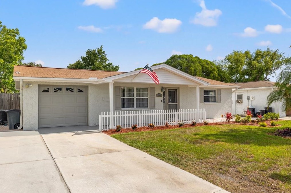 7041 King Arthur Dr, Port Richey, FL 34668-3824