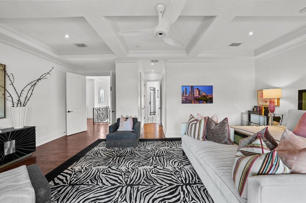 4919 Melrose Ave, Tampa FL 33629-5527 exterior