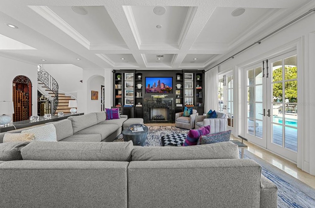 4919 Melrose Ave, Tampa FL 33629-5527 exterior