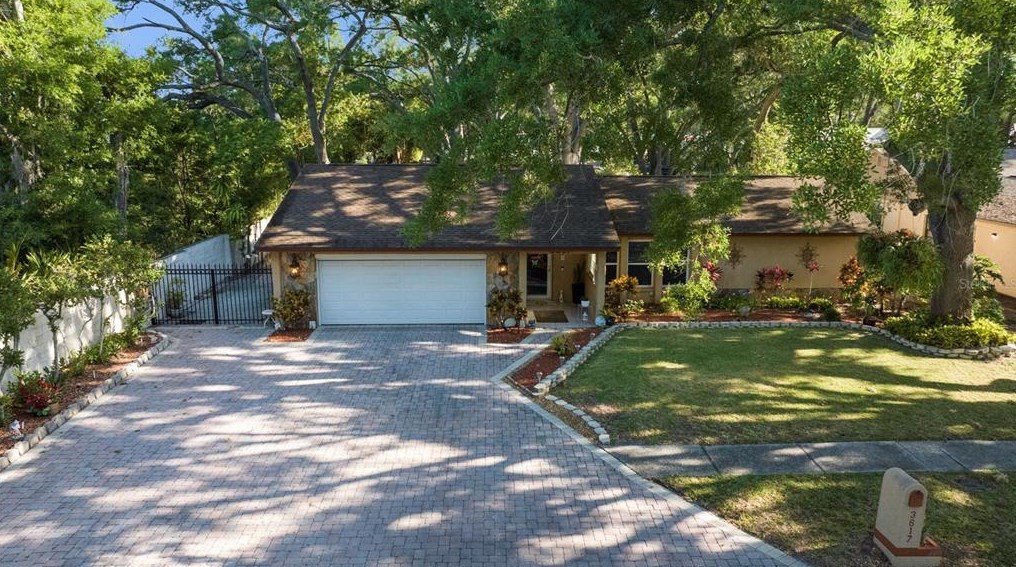 3617 Arlington Oaks Ct, Tampa, FL 33618-2001