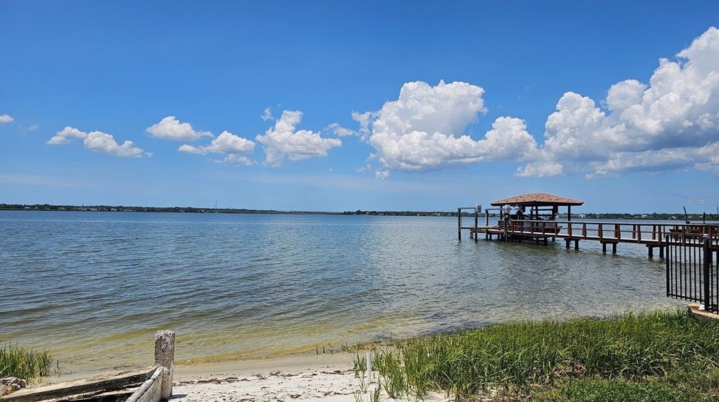 506 Shore Dr E, Oldsmar, FL 34677
