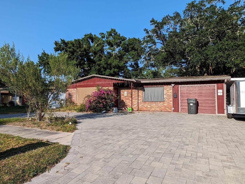 5619 Gateway Dr, Tampa, FL 33615-4123