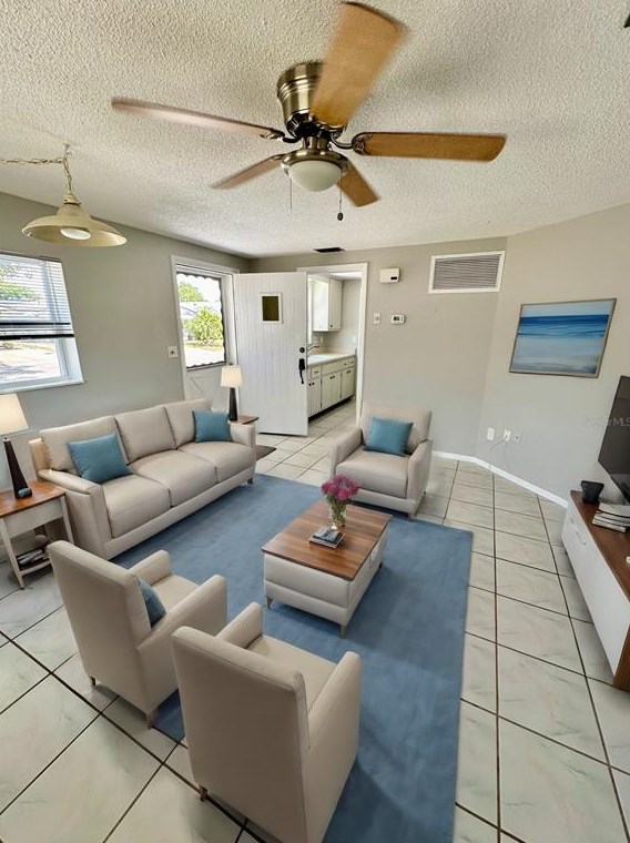 1001 Heron Ct, Dunedin FL  34698-8210 exterior