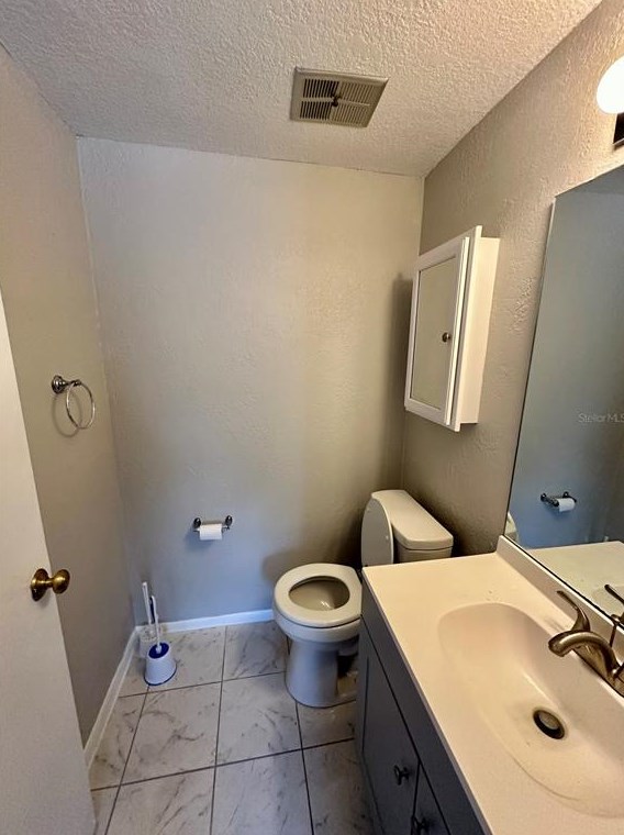 1001 Heron Ct, Dunedin FL  34698-8209 exterior