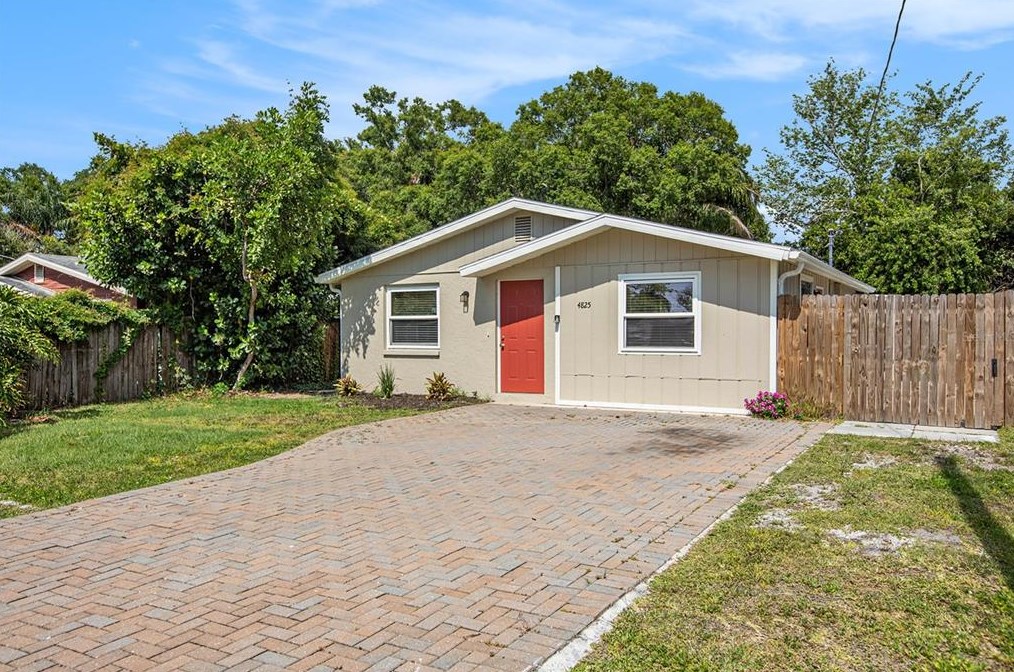 4825 Camphor Ave, Sarasota, FL 34231-7409