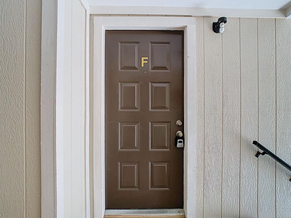 6008 Laketree Ln, Tampa, FL 33617-1637