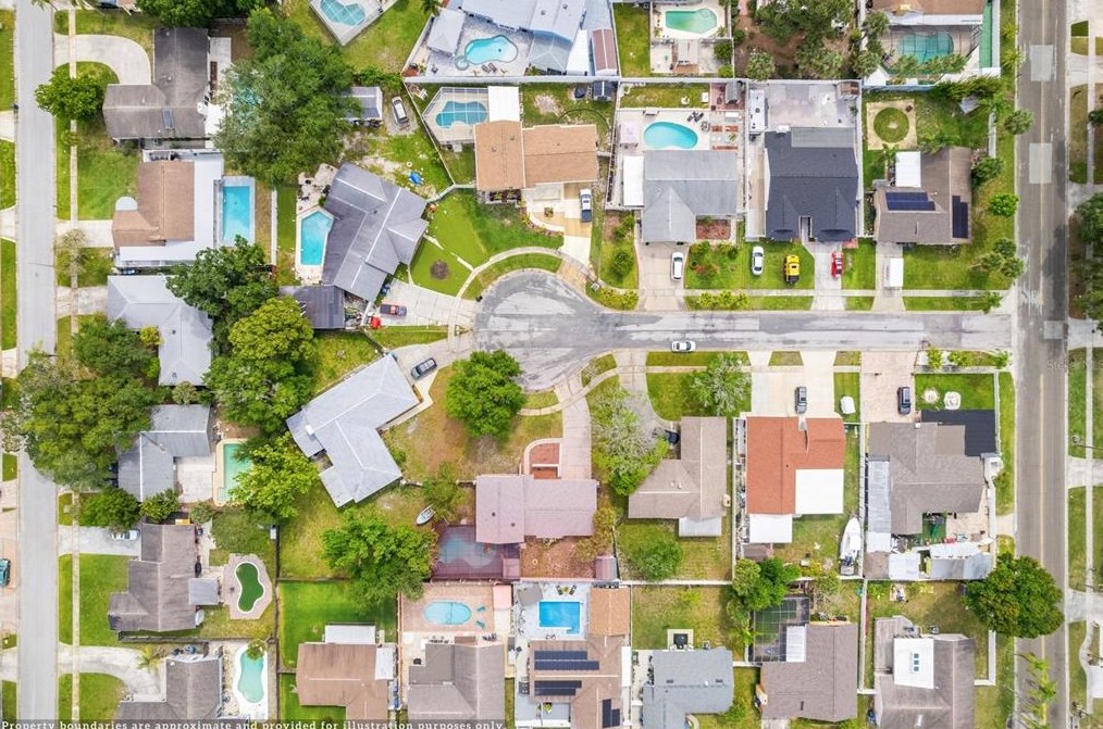 7208 Chesswood Ct, Tampa FL exterior