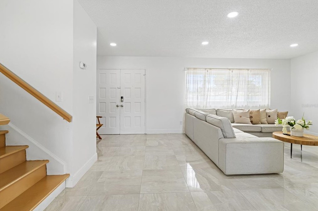 7208 Chesswood Ct, Tampa FL exterior