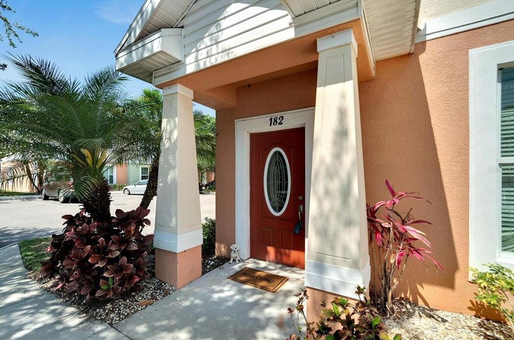 182 Alexander Woods Dr, Plant City, FL 33563-7112