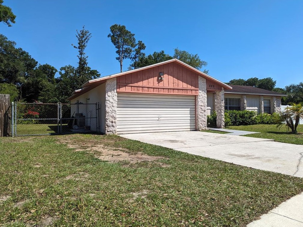 323 Black Oak Ct, Seffner, FL 33584