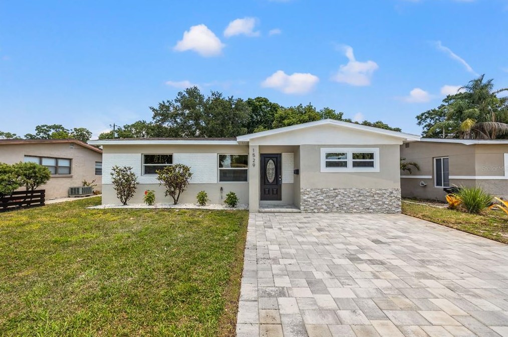 1529 56th Ave, Saint Petersburg, FL 33703-2032